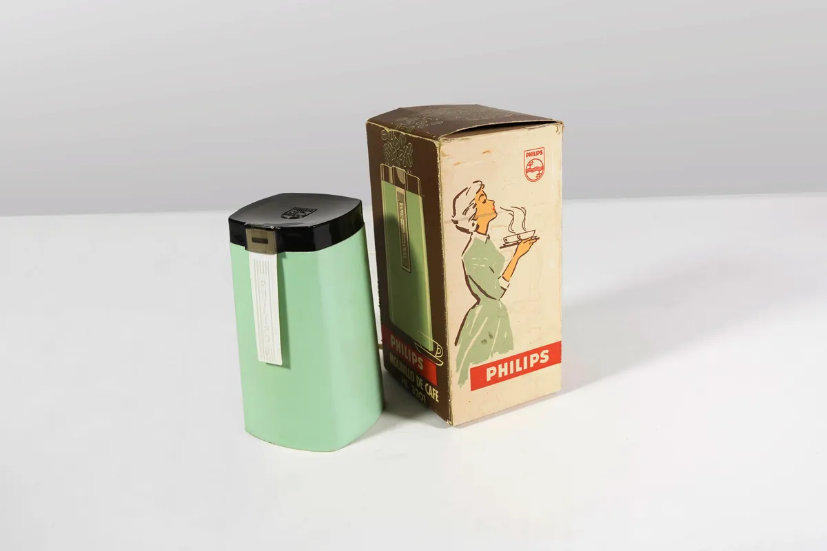 Representative automatic espresso machine used to illustrate a Philips diagnostic guide